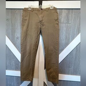036. Men’s Banana Republic Skinny Chino khaki color pants.